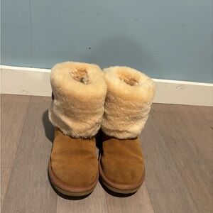 Ugg boots kids size 5